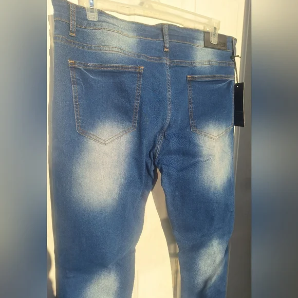 NWT OiiO Distressed Jeans With Embroidered Roses Size 38 - Picture 5 of 5